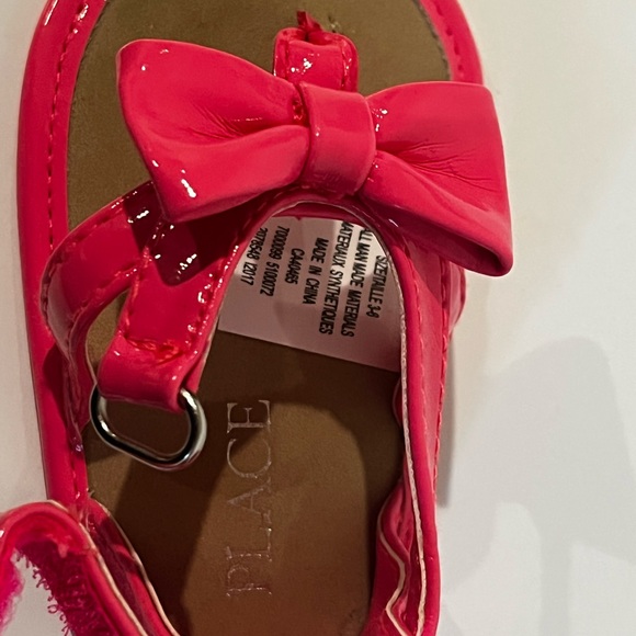 Children’s Place Hot Pink Patent Velcro closure baby sandals -size 3 months - Picture 4 of 4